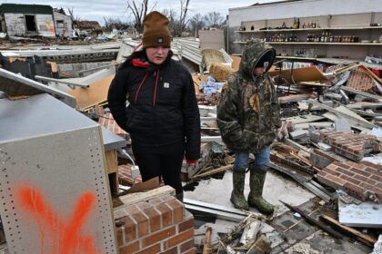 Aumenta a 27 el número de víctimas dejadas por los tornados que azotan EEUU