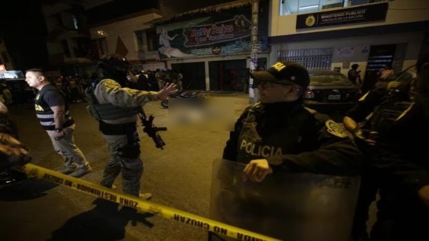 PERÚ: Sicarios entraron a una residencia y dispararon a varios venezolanos: «Fue como una guerra»