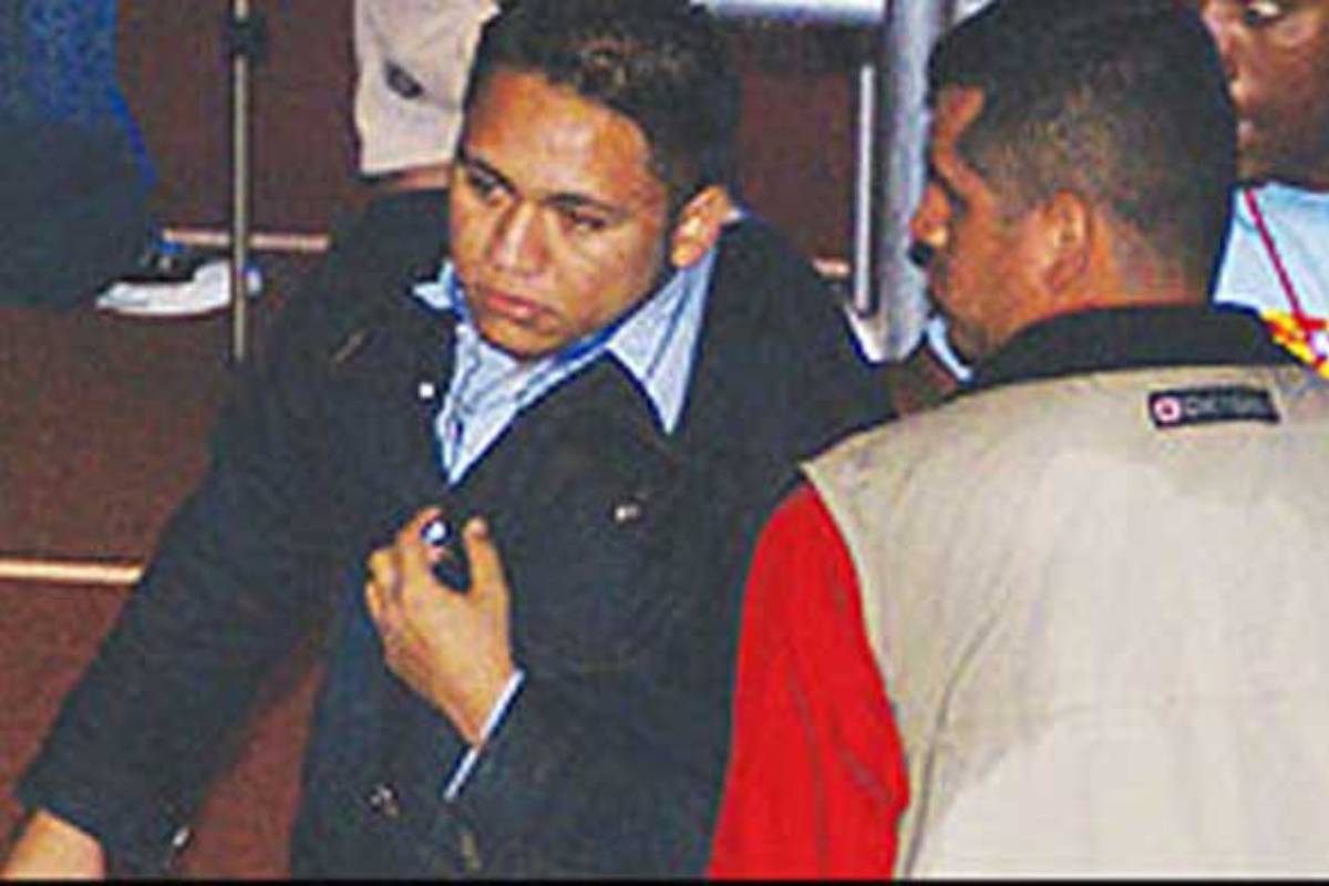 Venezolano robó en un ministerio de Chile y dijo que eran “órdenes de Lucifer”, además es recordado por irrumpir en acto de Chávez en 2007